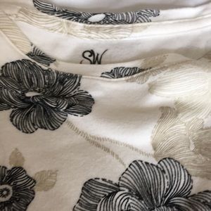 Studio Works floral Top.  Petite PL